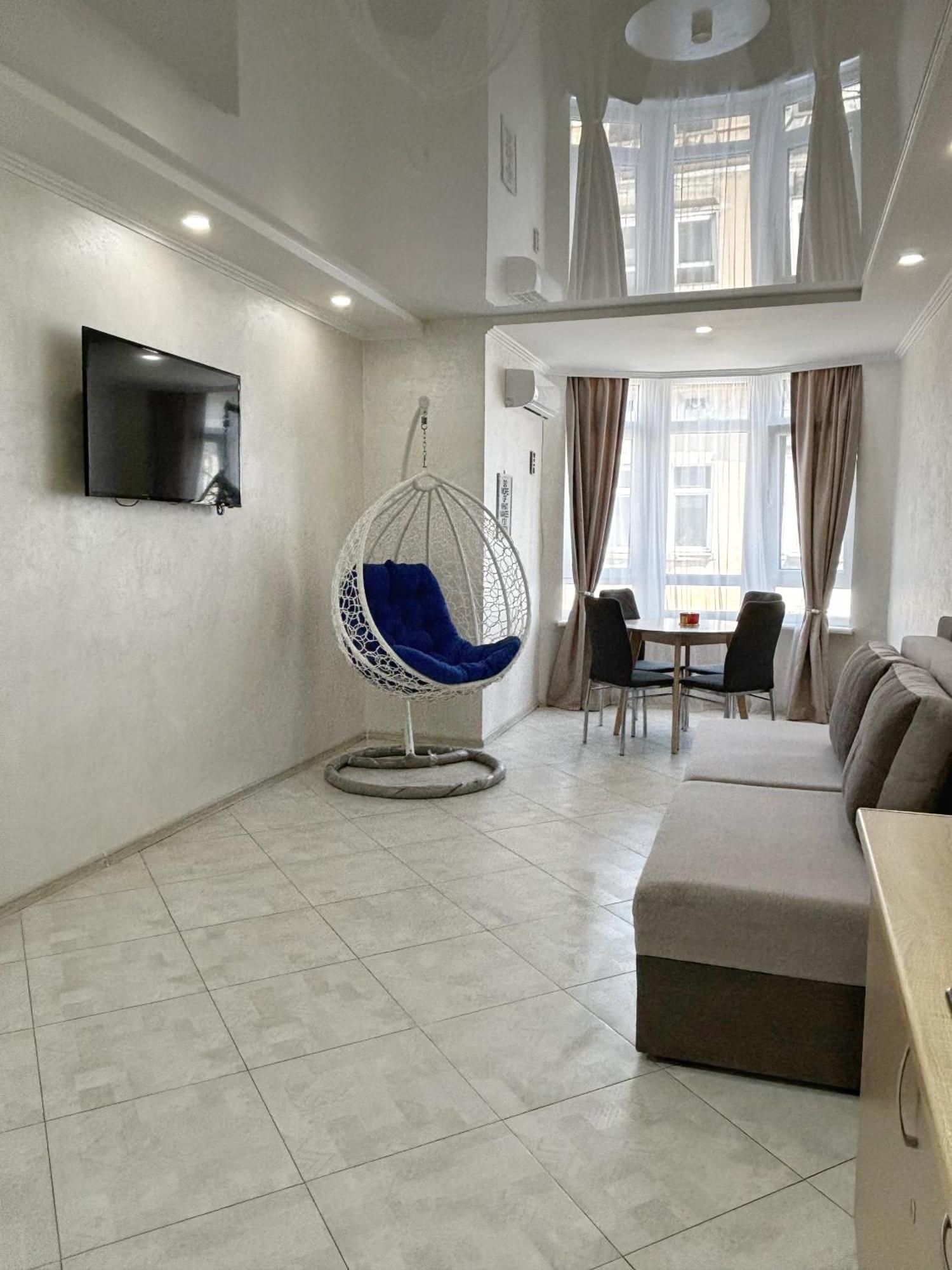 Apartment In Khmelnytsky Street ลวีฟ ภายนอก รูปภาพ