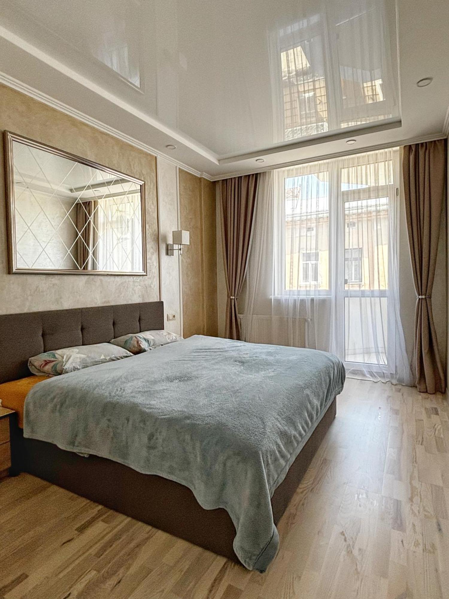 Apartment In Khmelnytsky Street ลวีฟ ภายนอก รูปภาพ