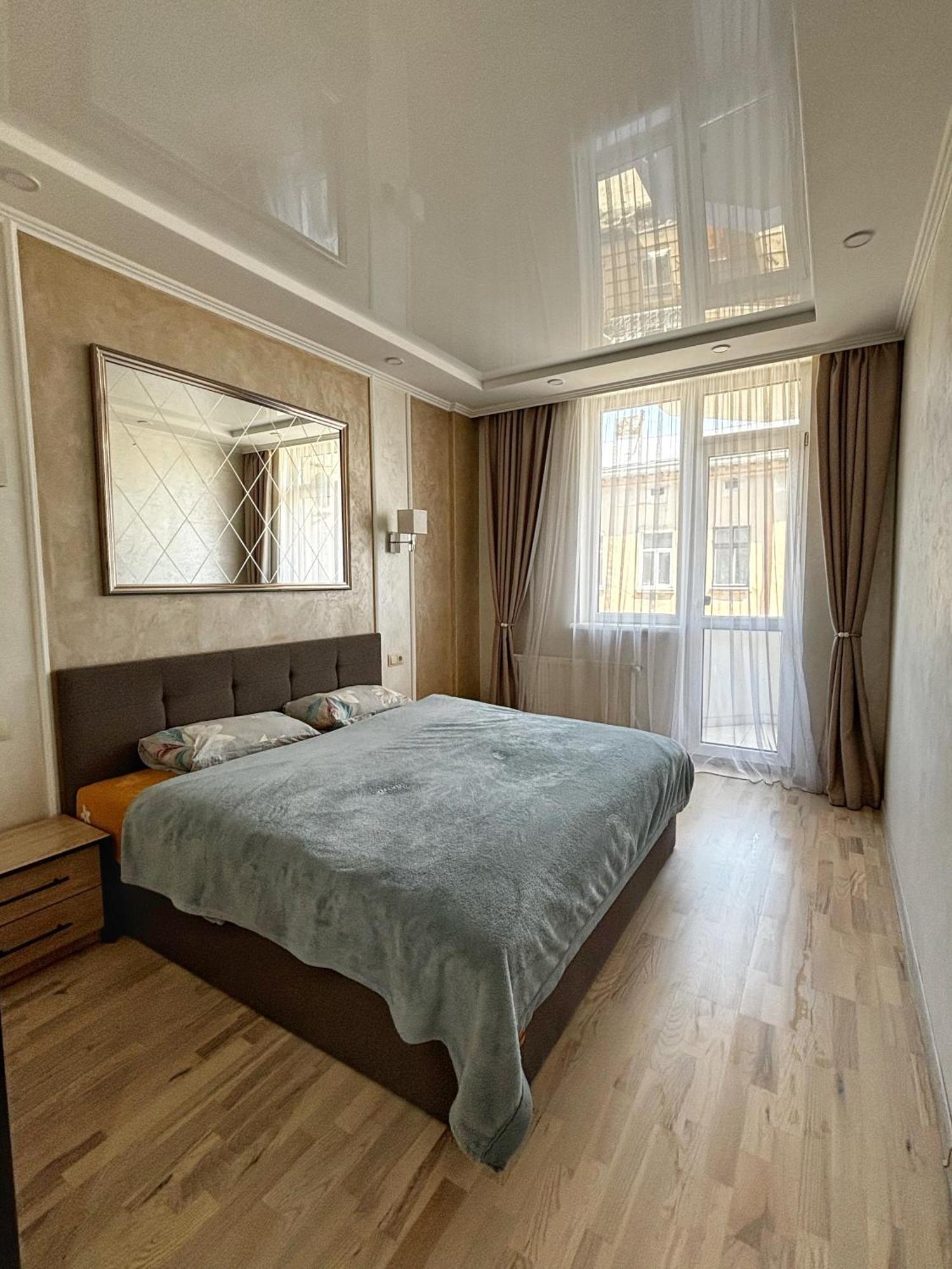 Apartment In Khmelnytsky Street ลวีฟ ภายนอก รูปภาพ