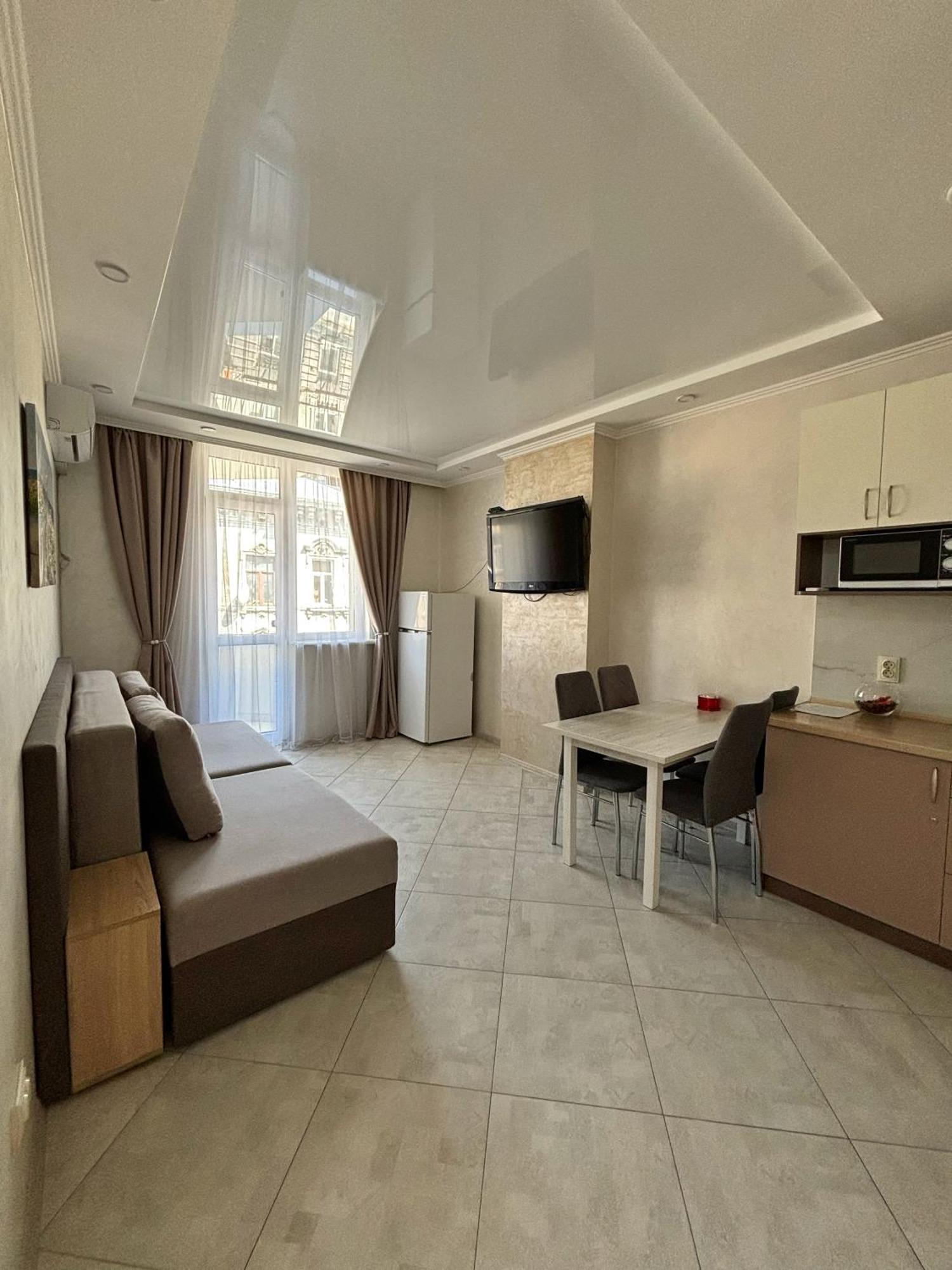 Apartment In Khmelnytsky Street ลวีฟ ภายนอก รูปภาพ